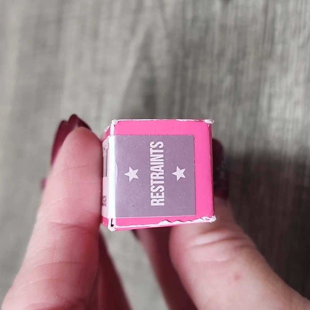 Jeffree Star Velour Liquid Lipstick Reastraints